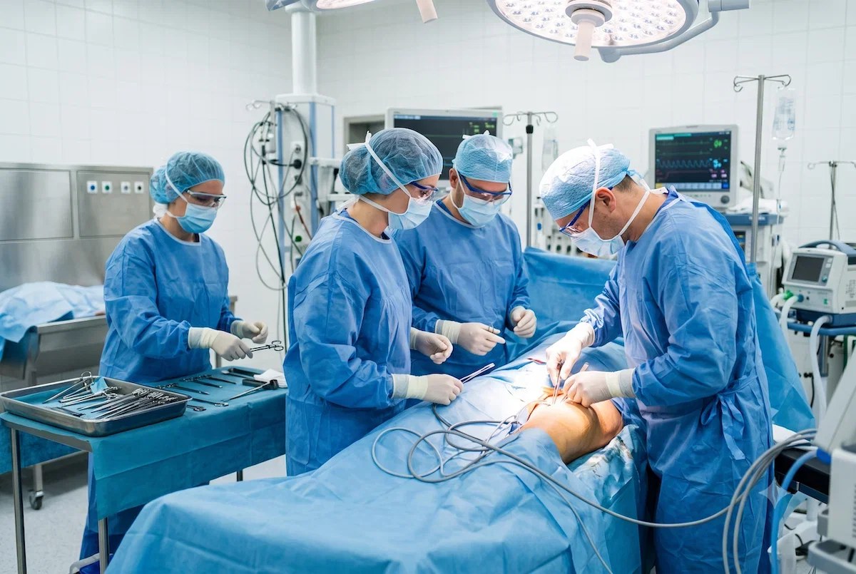 Schéma anatomique illustrant les étapes d'une vaginoplastie en chirurgie gynécologique
